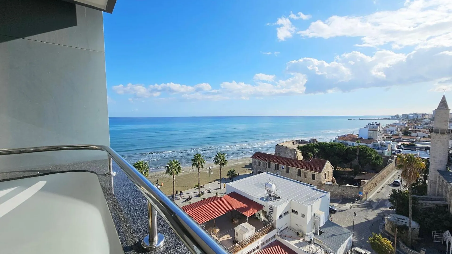 Dios Ponte Finikoudes Beachfront Larnaca