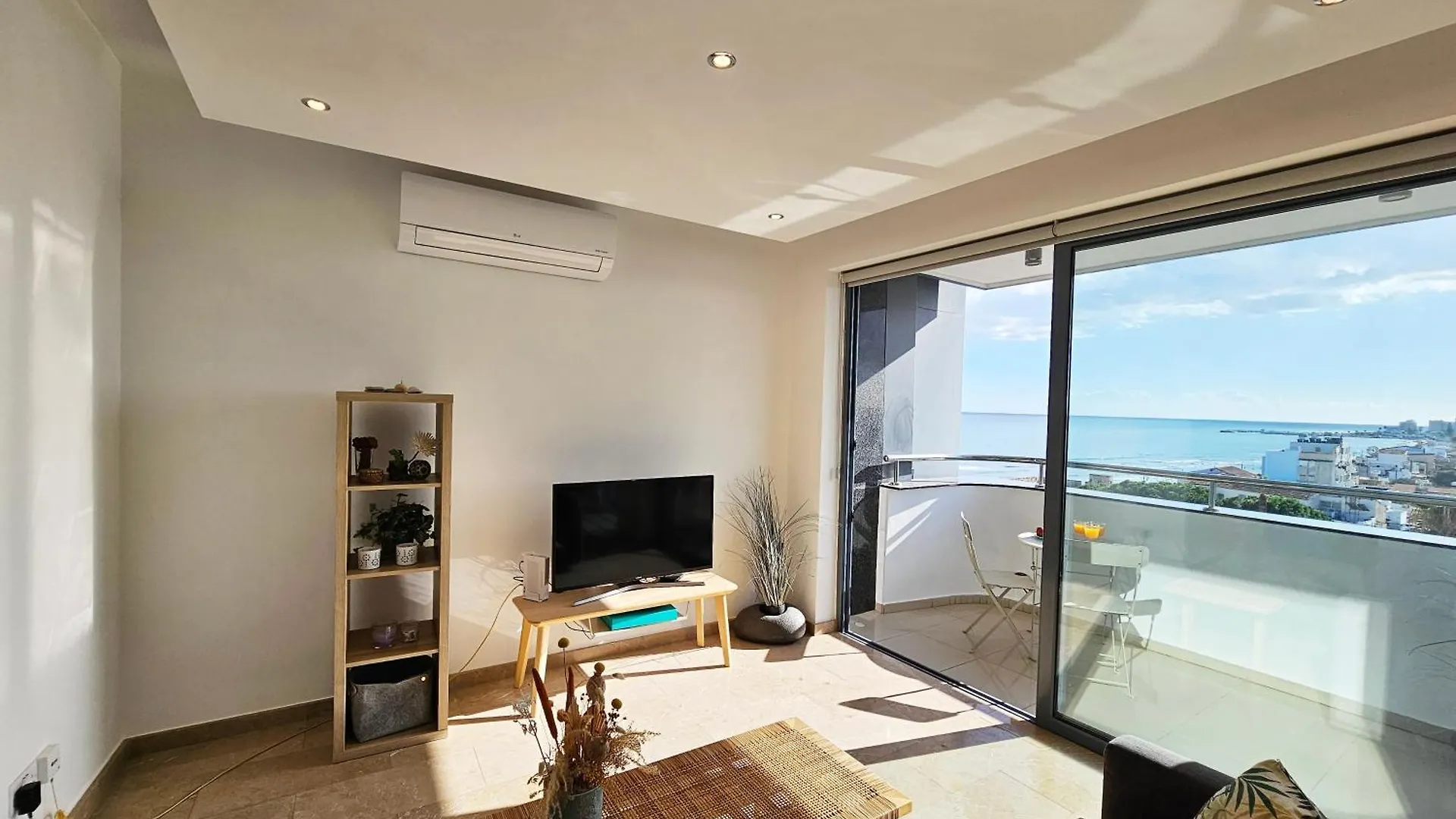 Dios Ponte Finikoudes Beachfront 拉纳卡 0*,  塞浦路斯