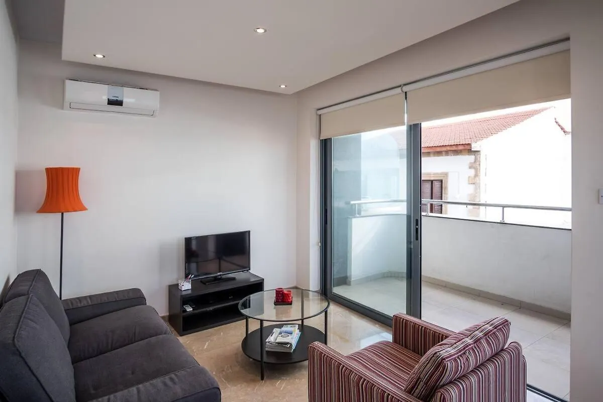 Dios Ponte Finikoudes Beachfront Larnaca Appartement
