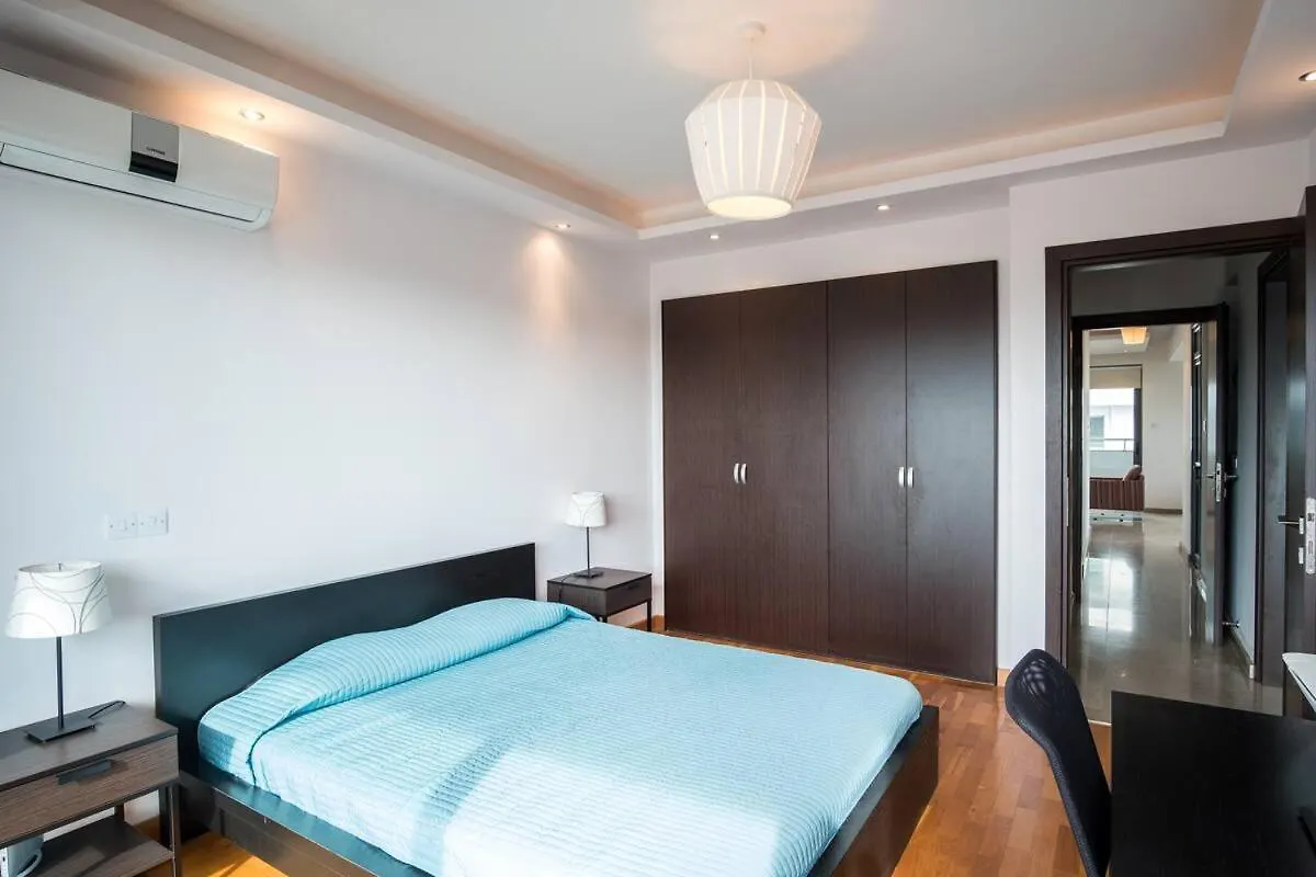 Appartement Dios Ponte Finikoudes Beachfront Larnaca