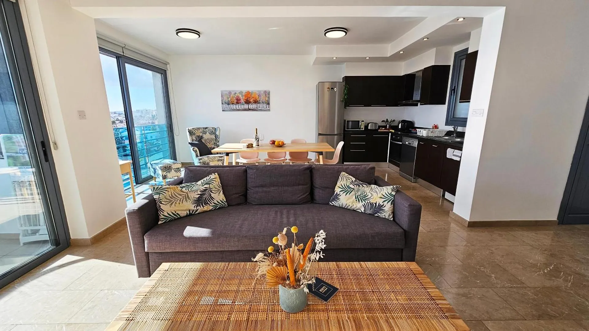 Dios Ponte Finikoudes Beachfront Larnaca Holiday home