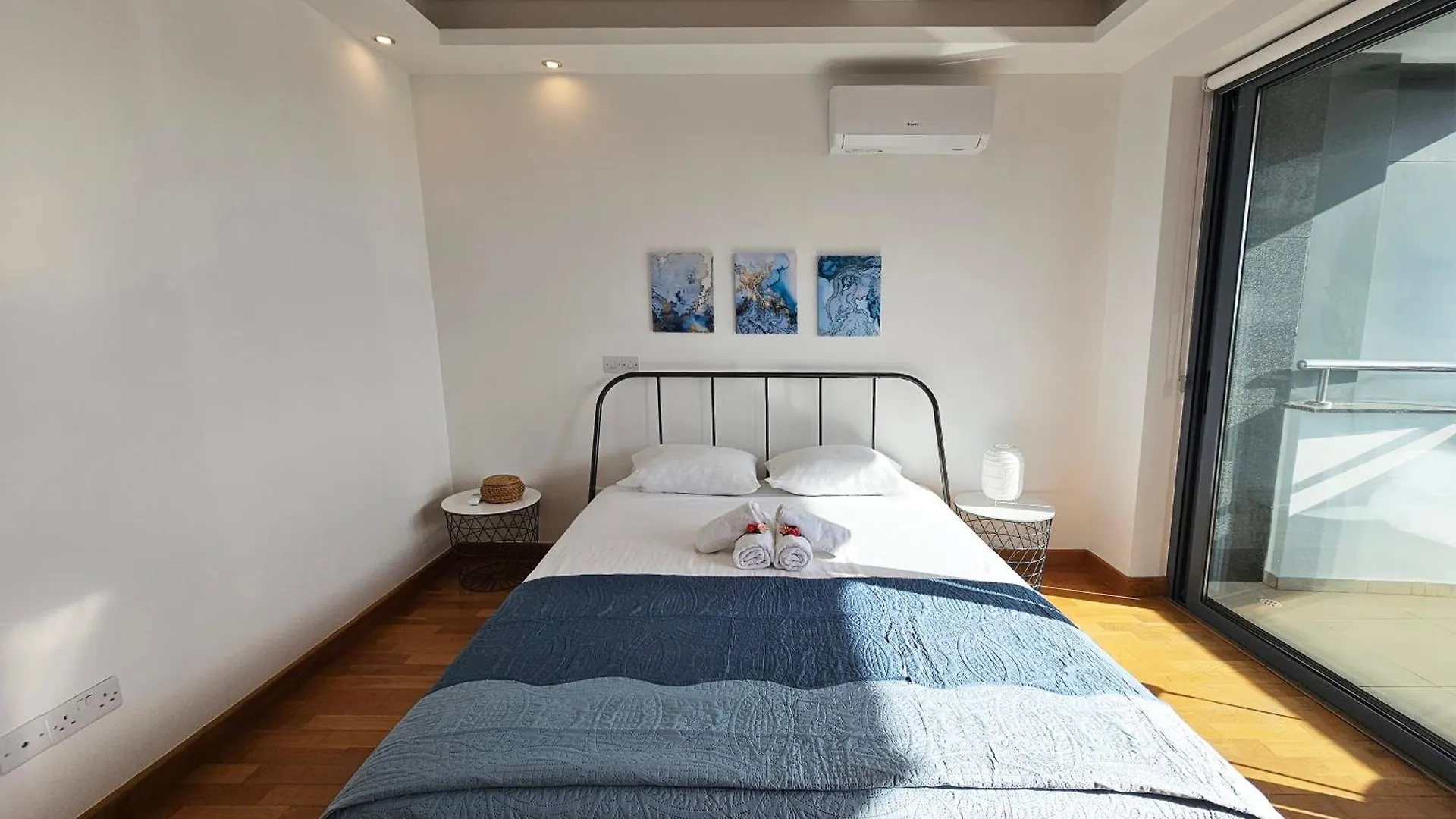 Dios Ponte Finikoudes Beachfront Larnaca Holiday home