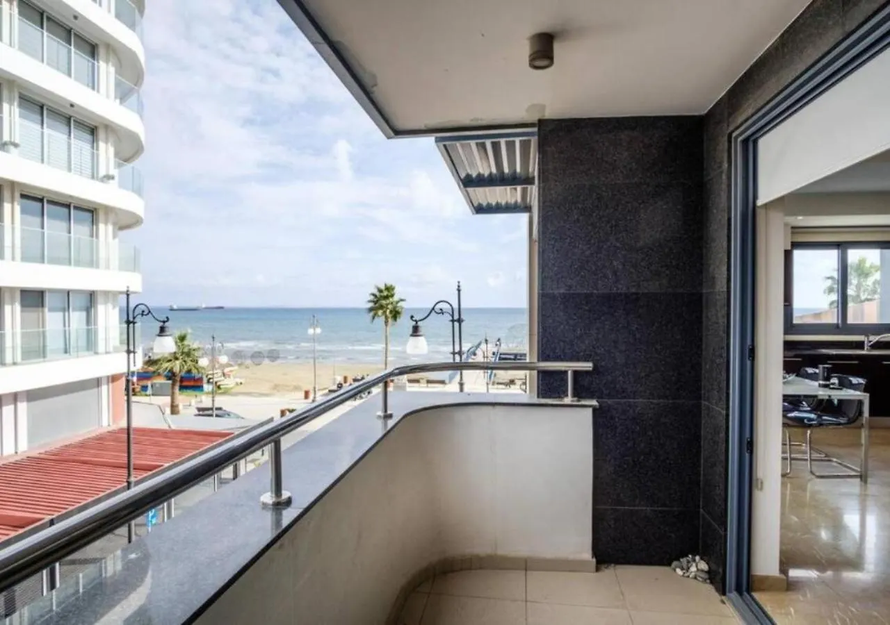Dios Ponte Finikoudes Beachfront Larnaca