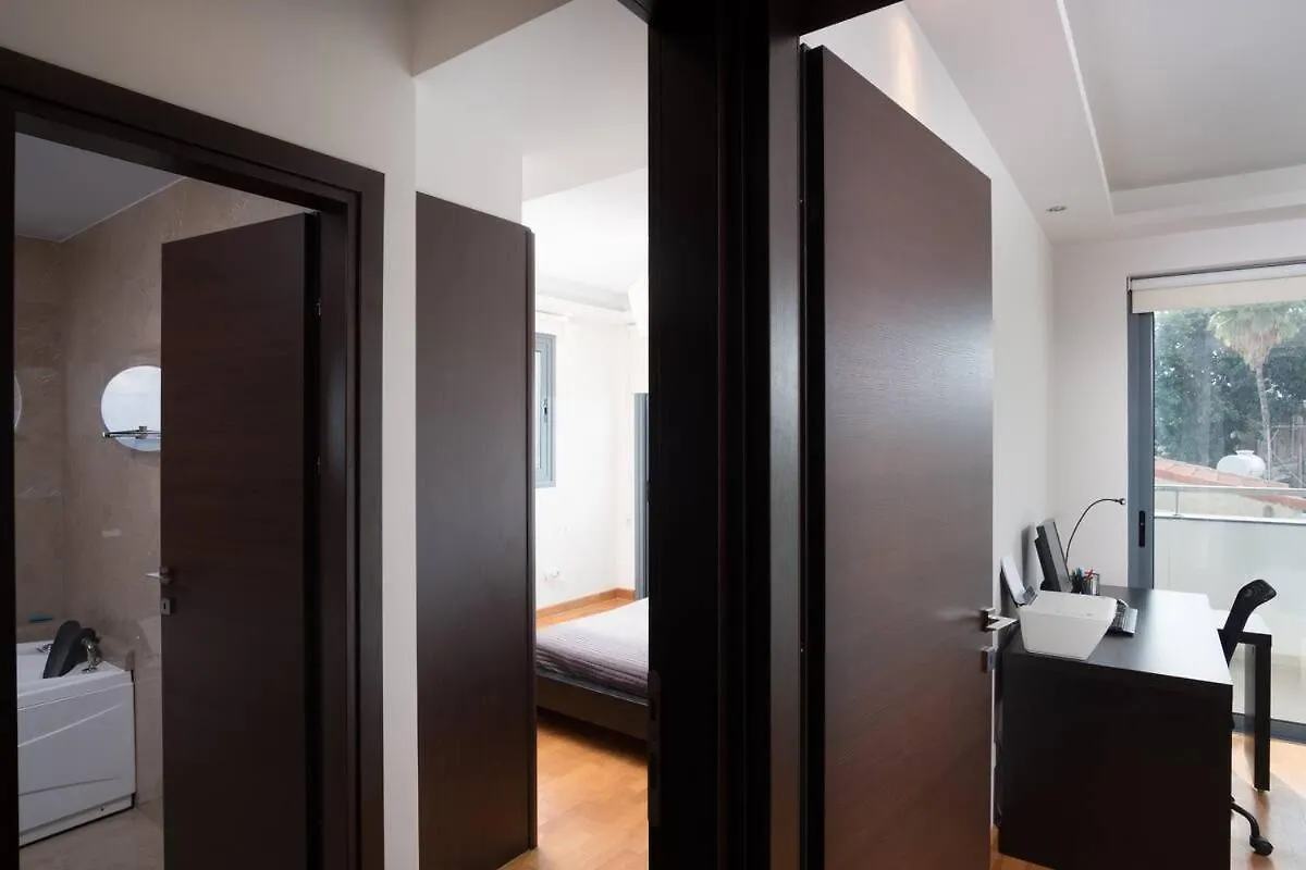 Holiday home Dios Ponte Finikoudes Beachfront Larnaca